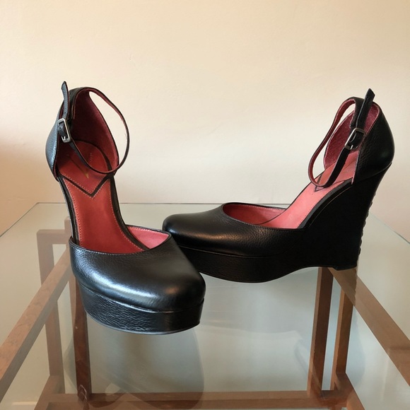 Vince Camuto - lace up back heels - Picture 6 of 8